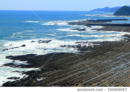 [宮崎縣]從路邊站鳳凰觀景台看到的日南海岸的洗衣板（惡魔的洗衣板） 100866067