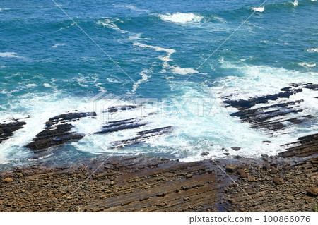 [Miyazaki Prefecture] Washboard (Demon's Washboard) on the Nichinan Coast seen from the roadside station Phoenix Observatory 100866076