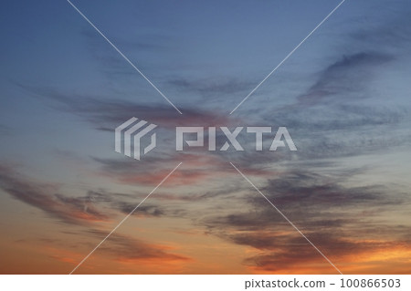 五顏六色的日出天空 春天 230301am 100866503