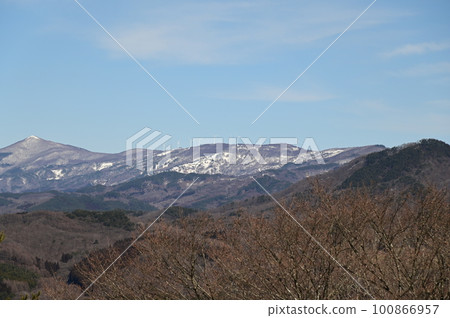 從岩山展望台看到的姬上山和風車 100866957