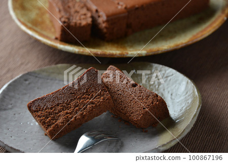 Cut chocolate cake Cut chocolate cake 100867196
