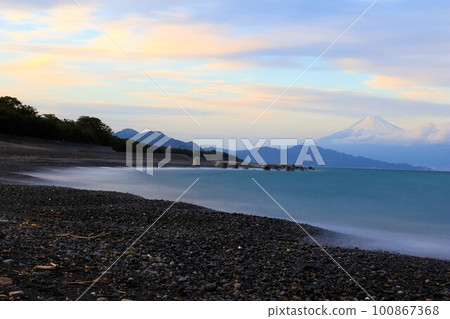 Mihonomatsubara and Mount Fuji in the evening Mihonomatsubara and Mount Fuji in the evening 100867368