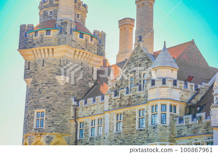 Exterior of Casa Loma (Toronto) 100867961