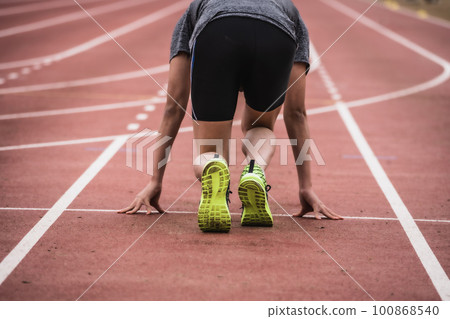 Runners at the starting line on the track of an athletics stadium 100868540