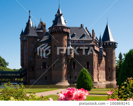 De Haar Castle from outside. Utrecht, Netherlands De Haar Castle from outside. Utrecht, Netherlands 100869241