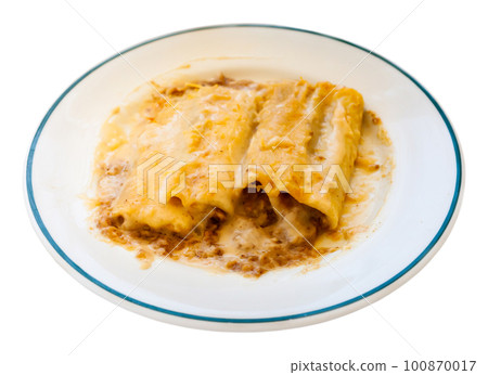 Traditional Italian сannelloni stuffed with minced meat baked in bechamel sauce 100870017
