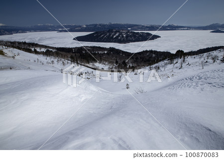 Lake Kussharo in winter Lake Kussharo in winter 100870083