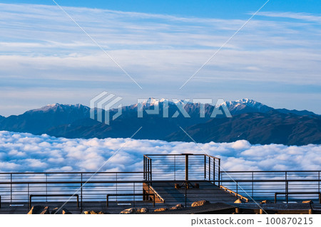 Dawn of Kurumayama (viewing the Southern Alps from the summit) 100870215