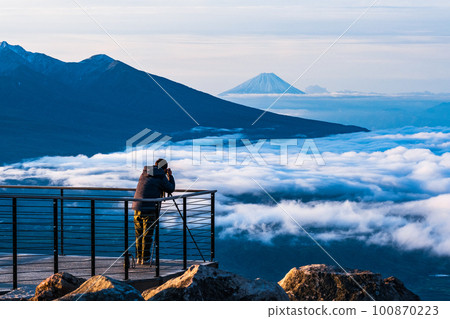 車馬山的黎明(從山頂眺望富士山) 車馬山的黎明(從山頂眺望富士山) 100870223