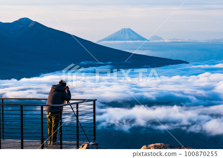 車馬山的黎明(從山頂眺望富士山) 車馬山的黎明(從山頂眺望富士山) 100870255