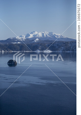 Lake Mashu in winter 100870272