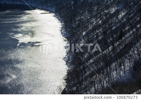 Lake Mashu in winter 100870273