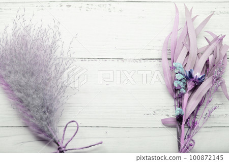 復古花束和兩端蓬鬆的花束 100872145