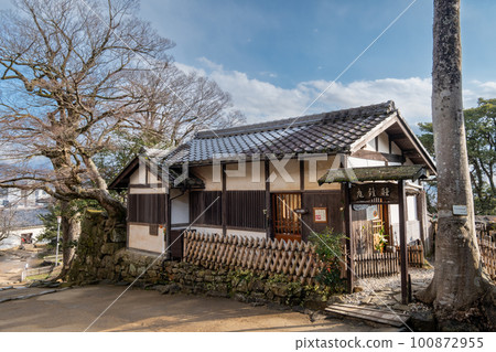Hikone Castle Choshoan (Hikone City, Shiga Prefecture) 100872955