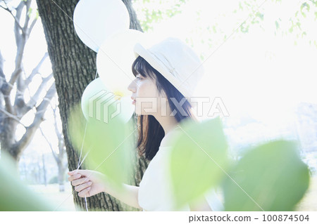 拿著氣球的女人的畫像 100874504