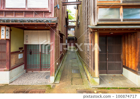 Kanazawa Kazuemachi townscape Kanazawa Kazuemachi townscape 100874717