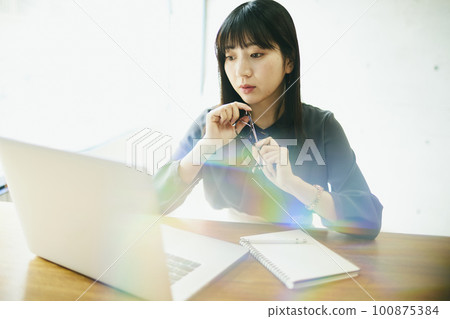 Woman working from home Woman working from home 100875384