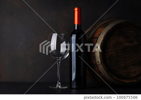 Red wine bottle, wineglass and old wine barrel 100875506