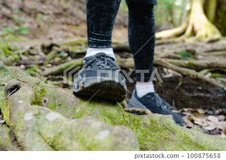 An athlete's feet standing on a mountain path 100875658