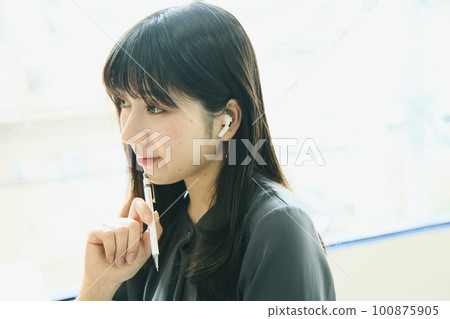 女人在家工作 100875905