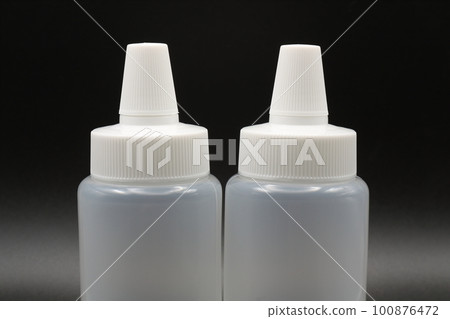 A plastic bottle for condiments 100876472