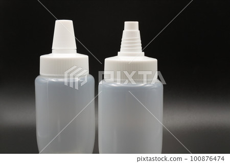 A plastic bottle for condiments 100876474