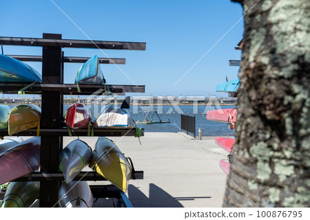 Canoes stored at the canoe stadium in Kibagata Park | Canoe image | Komatsu image | Komatsu City, Ishikawa Prefecture 100876795