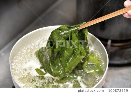 After boiling raw seaweed After boiling raw seaweed 100878359