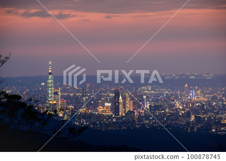 Dynamic Clouds and Urban Scenery Dynamic Clouds and Urban Scenery 100878745