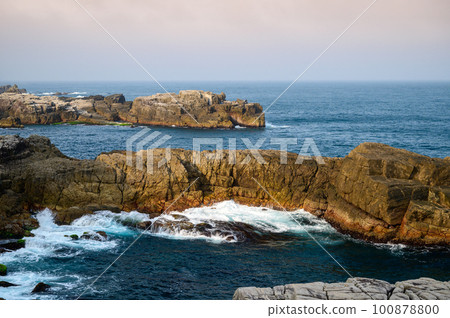 Discover Longdong's Breathtaking Coastal Landscapes - Dramatic Rock Formations. 100878800