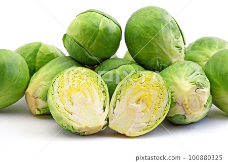 brussels sprouts, with halves brussels sprouts, with halves 100880325