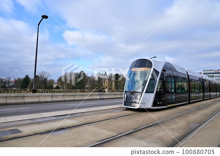 Adolphe 橋上的 Luxtram 電車 Adolphe 橋上的 Luxtram 電車 100880705