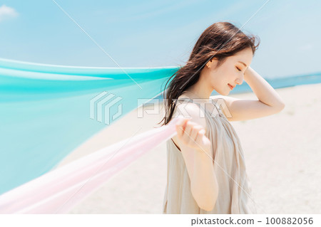 Summer women's skin care image Summer women's skin care image 100882056