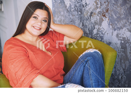 Plus size model smiling 100882150