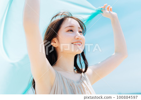 Summer women's skin care image Summer women's skin care image 100884597