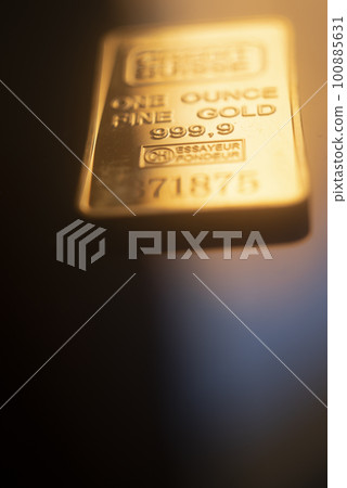 Gold bullion ingot bar 100885631