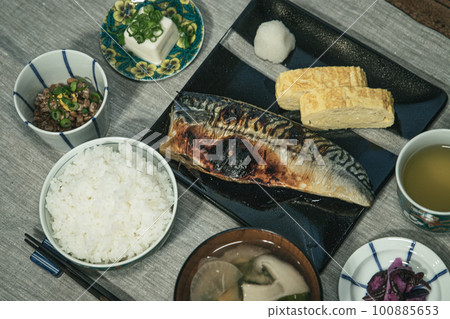 A Japanese set meal with Saikyo-yaki mackerel, tamagoyaki, natto, white rice with lots of ingredients and miso soup 100885653