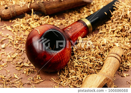Smoking pipe with tobacco 100886088