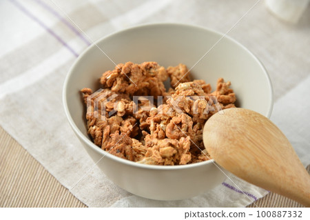 Healthy granola breakfast cereals and flakes Healthy granola breakfast cereals and flakes 100887332