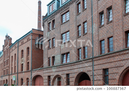 Old industrial buildingan Old industrial buildingan 100887367