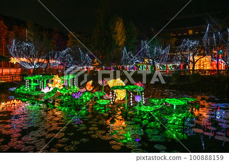 [Kyoto/Uji] The Lantern Festival was held at Manpukuji Temple in Obaku, and it was a beautiful and colorful event. 100888159