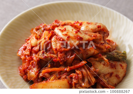 Spicy and delicious Chinese cabbage kimchi 100888267