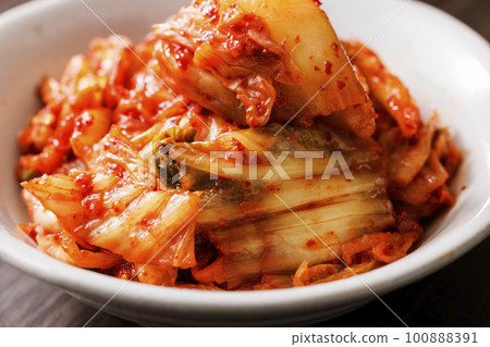 韓國辛辣美味的大白菜泡菜 韓國辛辣美味的大白菜泡菜 100888391
