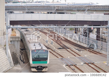 埼京線直達列車和東海道新幹線N700S系列抵達相鐵線西谷站 埼京線直達列車和東海道新幹線N700S系列抵達相鐵線西谷站 100889142