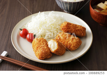 美味的奶油炸丸子 100889253