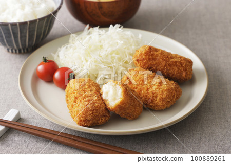 美味的奶油炸丸子 100889261