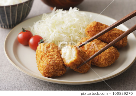 delicious cream croquette 100889270