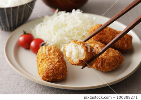 美味的奶油炸丸子 100889271