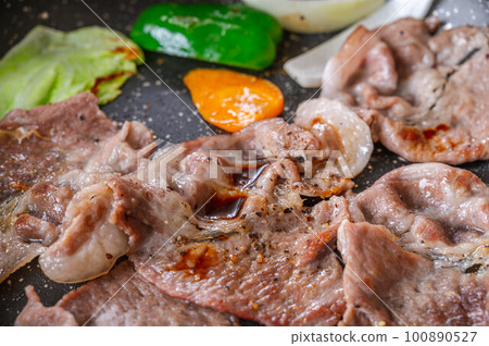 Sliced pork shoulder loin seasoned with soy sauce Sliced pork shoulder loin seasoned with soy sauce 100890527