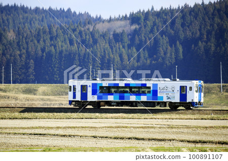 Obako running in the countryside Obako running in the countryside 100891107